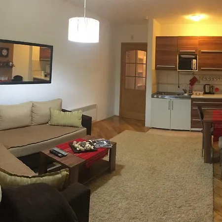 Apartman Tehel شقة *