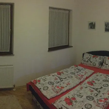 Apartman Tehel شقة