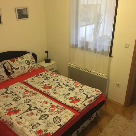 Apartman Tehel شقة *